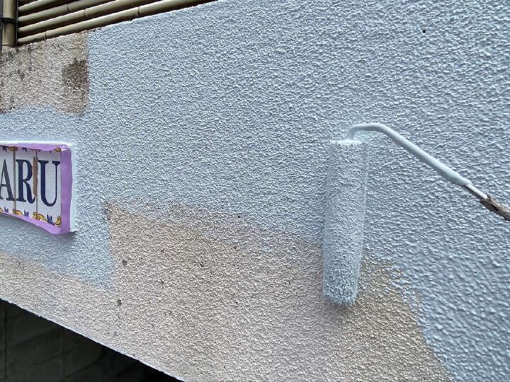 【駐車場外壁】中塗り