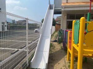 糸島市　幼稚園　避難用滑り台塗装工事
